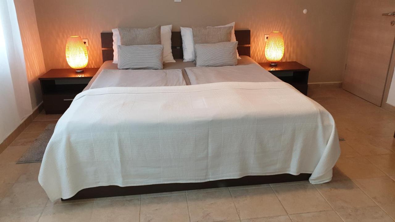 Apartments Suha Punta - Villa Babalonija Kampor Buitenkant foto