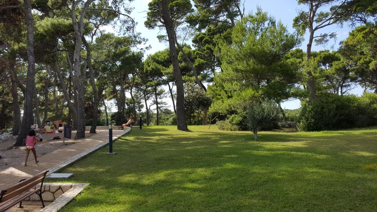 Apartments Suha Punta - Villa Babalonija Kampor Buitenkant foto
